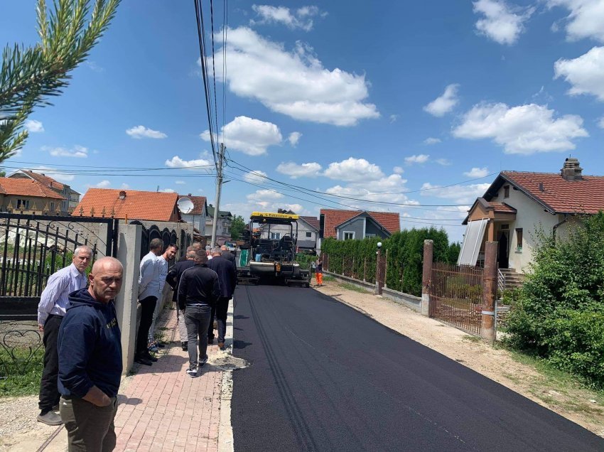 Në Smirë të Vitisë u bë zgjerimi dhe asfaltimi i rrugës në lagjen “Ferizi” 