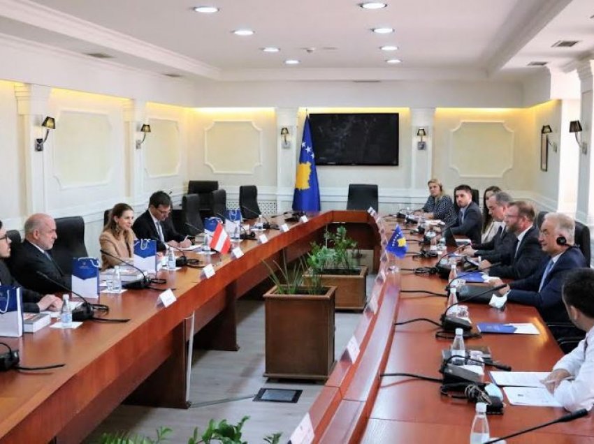 Komisioni për Punë të Jashtme takoi një delegacion nga Parlamenti i Austrisë