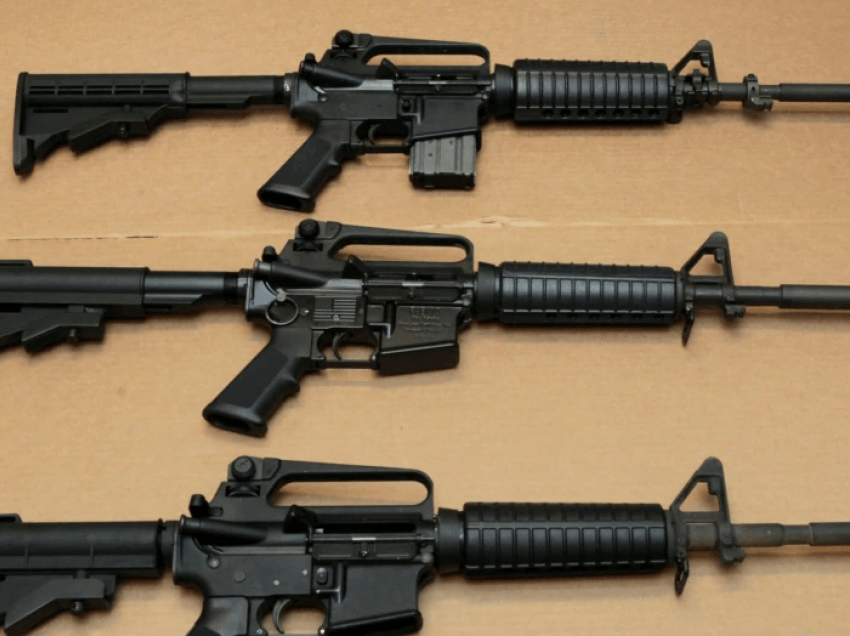SHBA, gjykata heq ndalimin e armëve të sulmit në Kaliforni