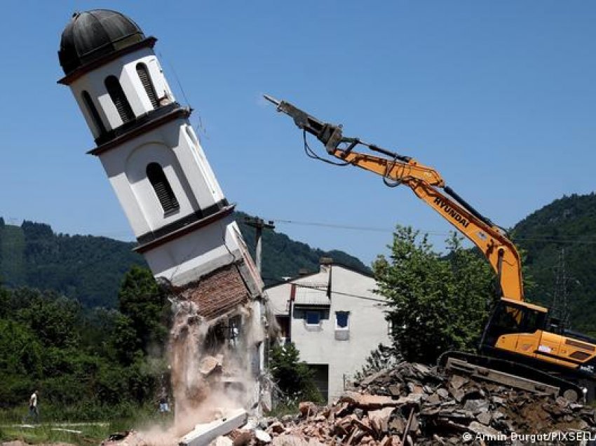 Prishet kisha e kontestuar afër Srebrenicës