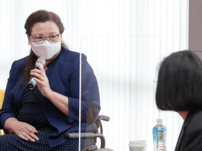 Tre senatorë amerikanë vizitojnë Tajvanin, njoftojnë dhurimin e 750 mijë vaksinave 