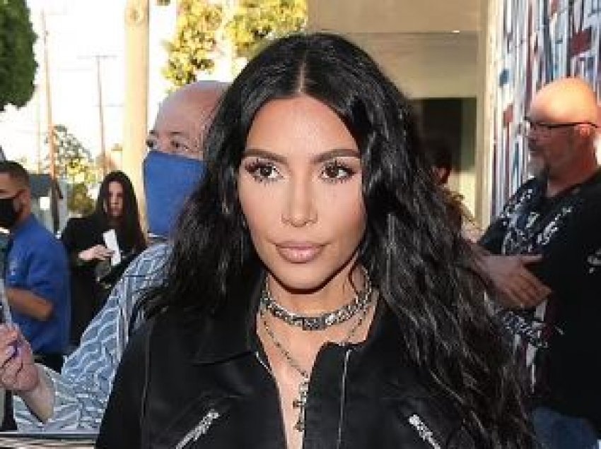 Kim Kardashian darkon me nënën dhe motrat e saj në Los Angelos