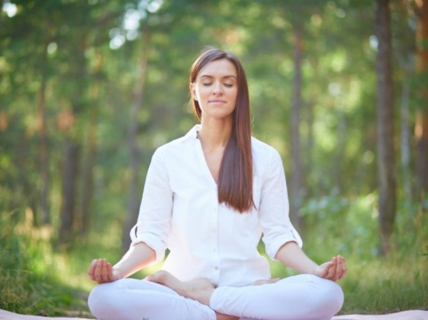 Studimet tregojnë si meditimi ofron dobi për mendjen dhe trupin