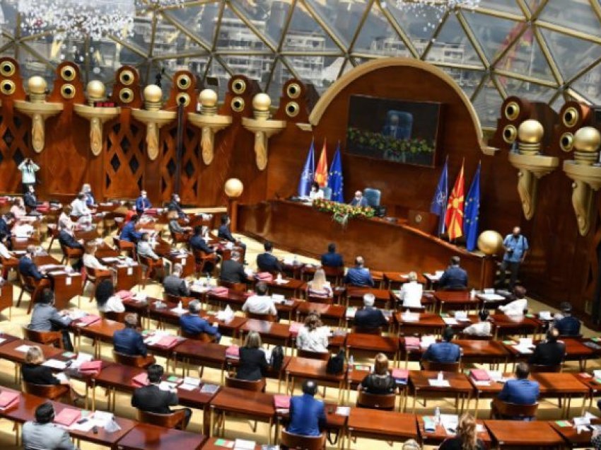 Gazetarëve nuk u lejohet hyrja në Kuvendin e Maqedonisë, u kërkohen certifikata për vaksinim