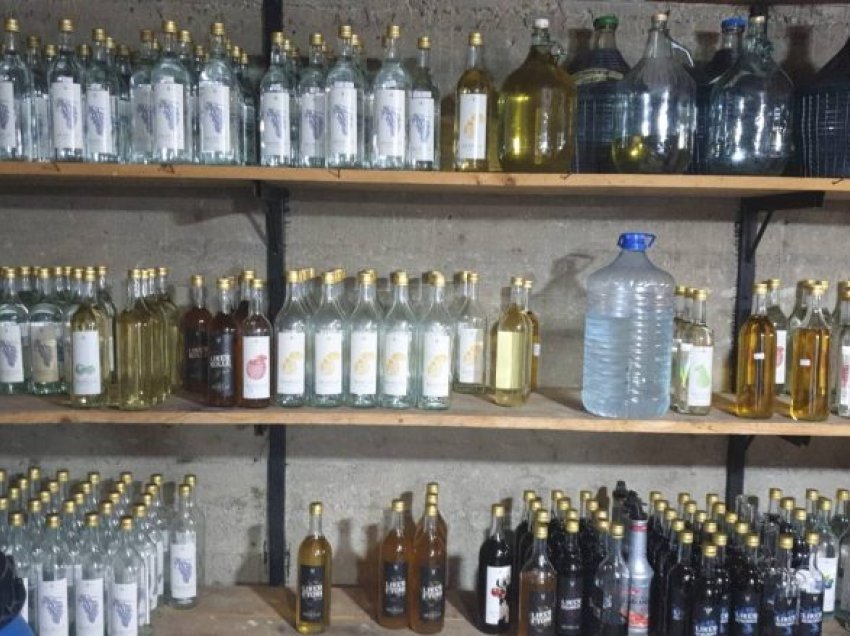 Konfiskohen 1,000 litra alkool të prodhuara ilegalisht në Gjakovë