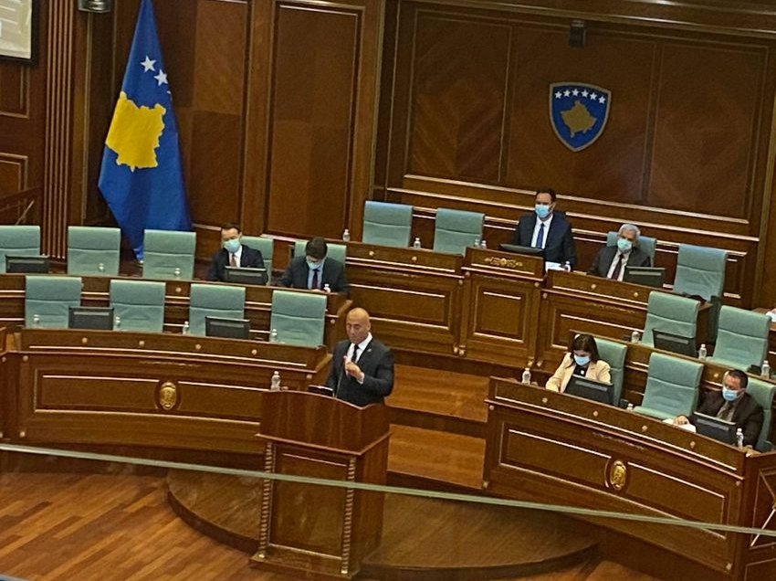 Haradinaj tregon a do të gjuajnë me gaz lotsjellës në Kuvend