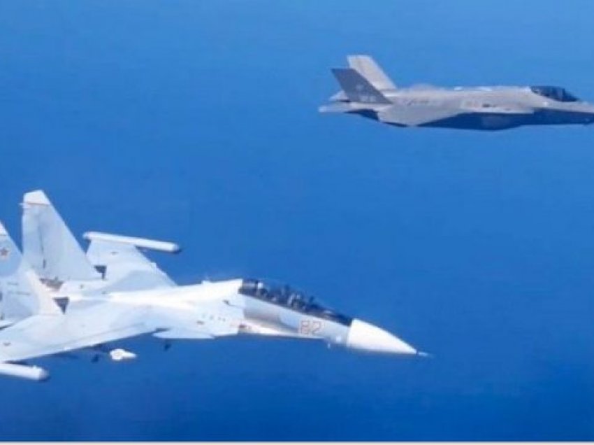 “Përplasje” në ajër/ Gjuajtësi rus ndjek këmba-këmbës patrullën e NATO-s me F-35 në Baltik