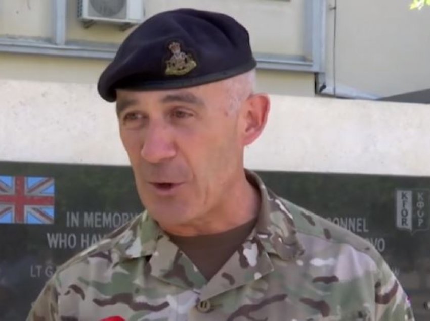 Flet nënkoloneli britanik që ishte në shërbim të Kosovës në luftë e paqe