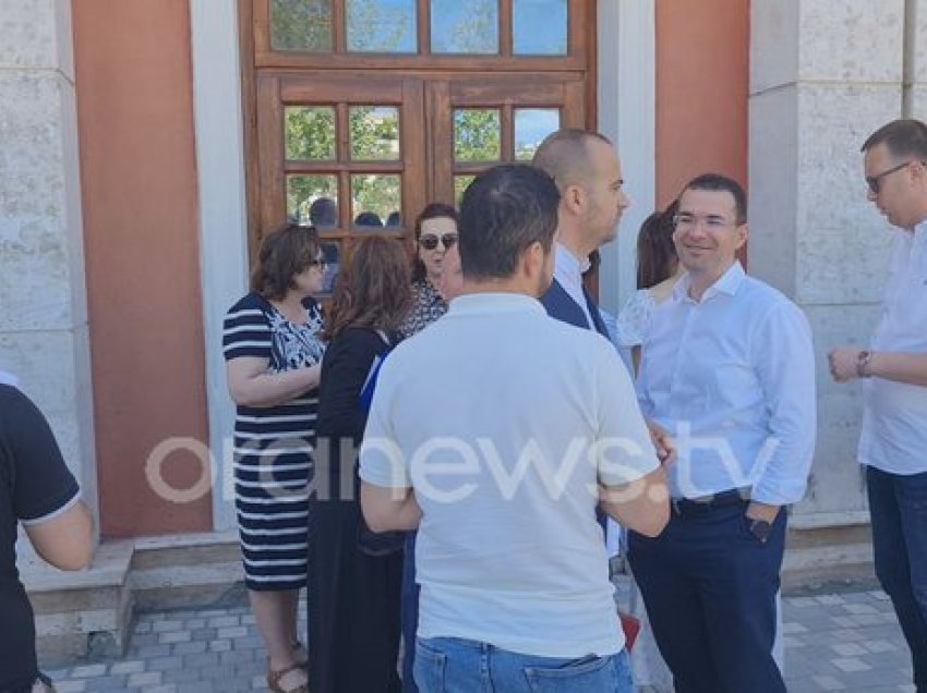 Bllokohet këshilli bashkiak i Vlorës, Tahiraj: Akti i Lelit, papërgjegjshmëri që cënon qytetarët