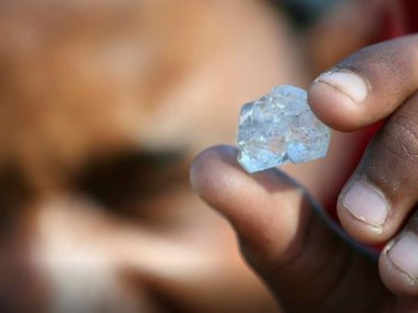 Gurët misteriozë 'ndezin' Afrikën e Jugut, dyshohet për diamante