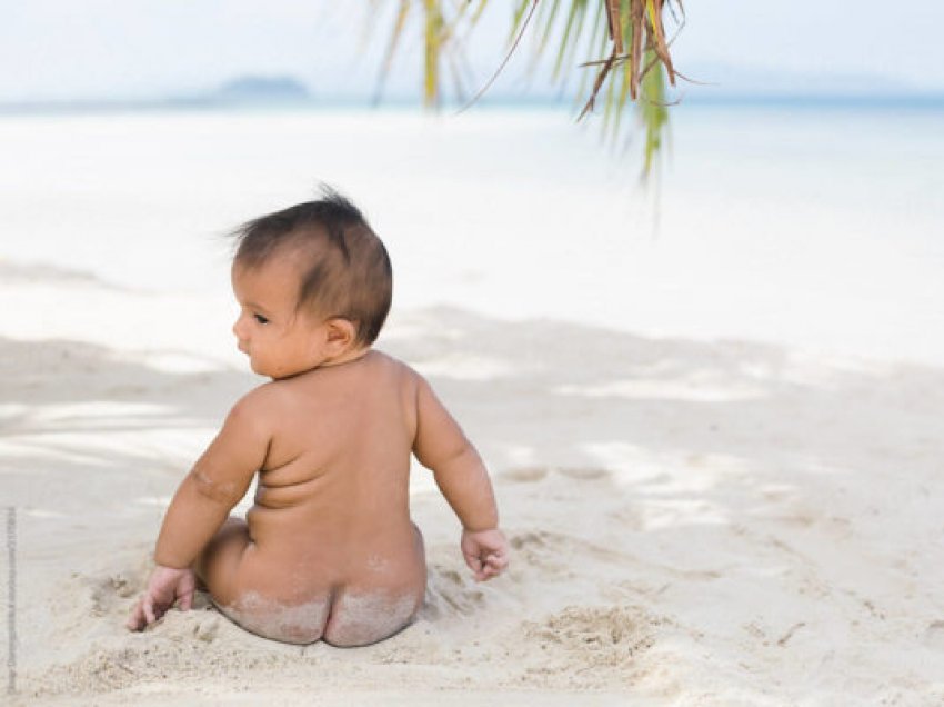 Në cilin muaj të jetës duhet ta çoj beben në plazh?