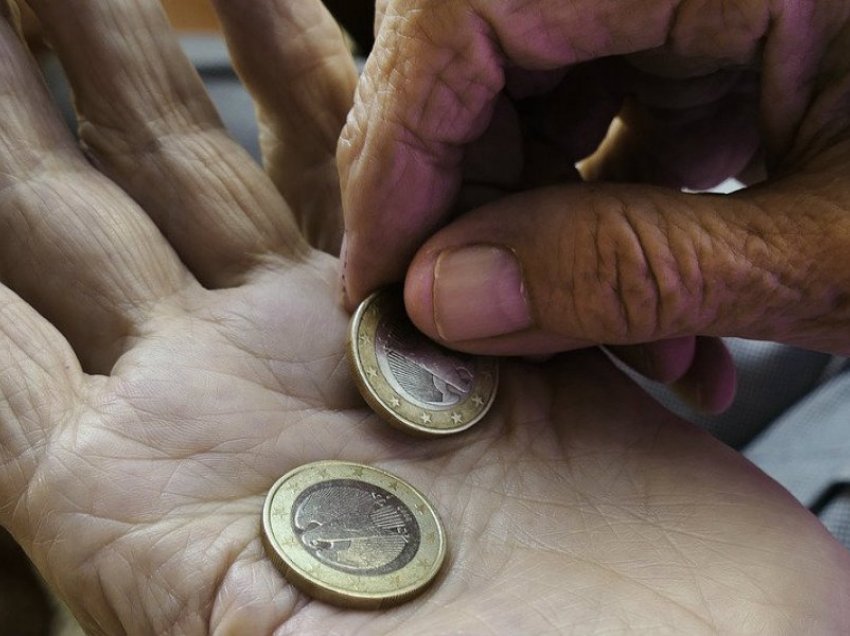 Sipas një studimi, gjatë vitit 2020 një nga dhjetë italian jetoi në varfëri absolute 