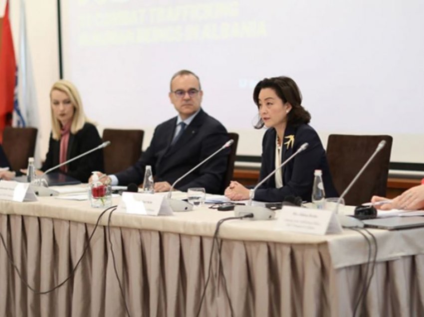 VOA: Tiranë, diplomatët perëndimorë nxitin qeverinë të shtojë luftën ndaj trafikimit të qenieve njerëzore