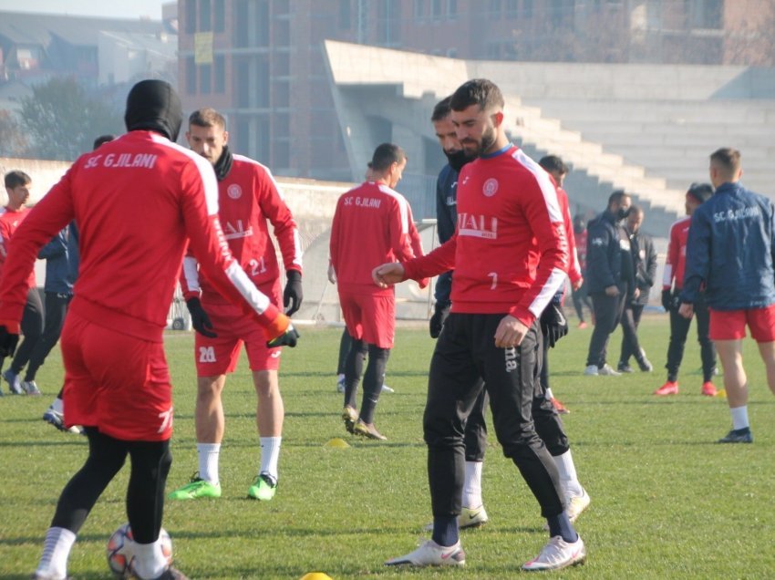 Ish-futbollisti i Gjilanit prezantohet te skuadra e re