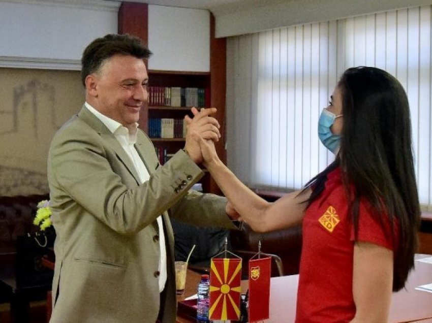 Shpërblehet me 100.000 denarë atleten Drita Islami nga Bashkia e Shkupit