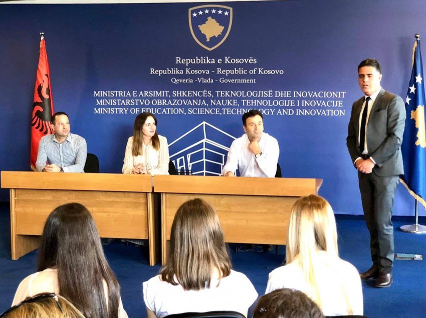 Nagavci shpërblen me mirënjohje Gjilanin për suksesin e nxënësve në garat e shkencave natyrore