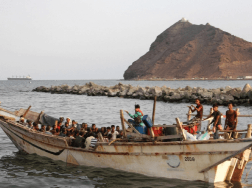 Përmbytet anija në Jemen, 300 emigrantë mund të kenë vdekur