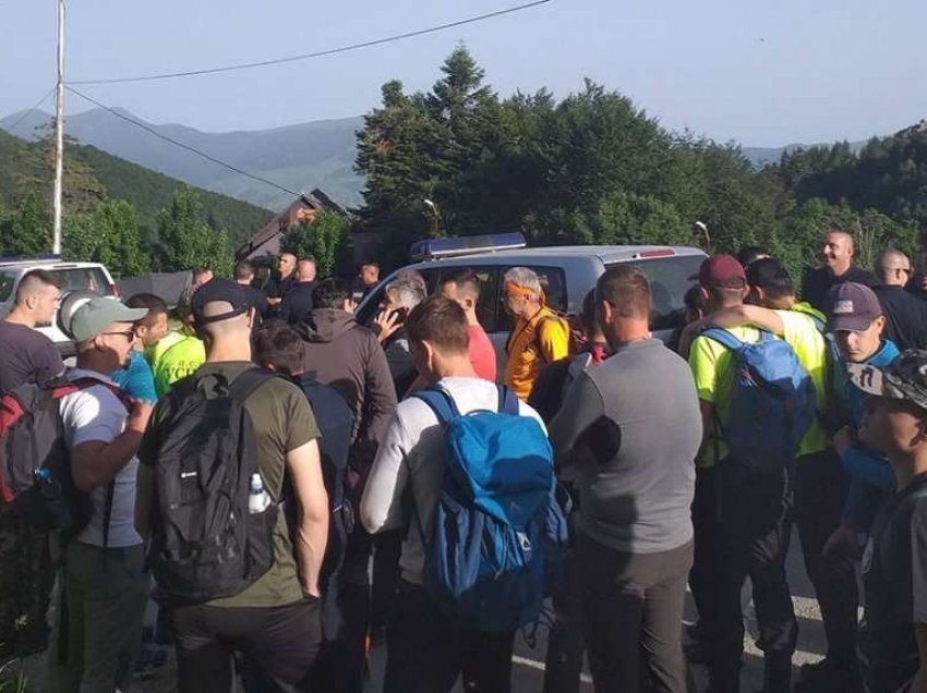 Policia e Kosovës ndalon vizitën e alpinistëve serbë dhe shqiptarë në Malet e Sharrit