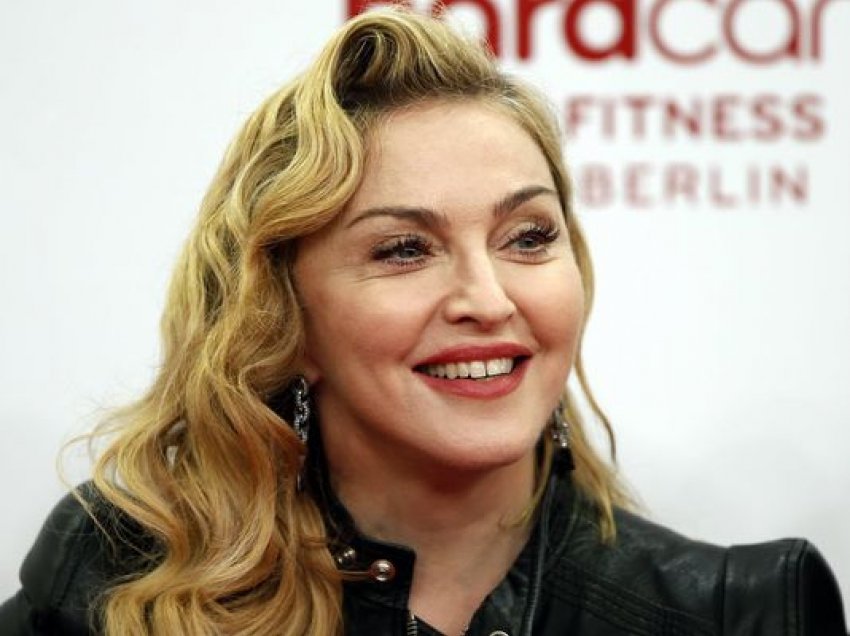 Madonna shfaqet pa reçipeta në një ndejë të komunitetit LGBTI në New York