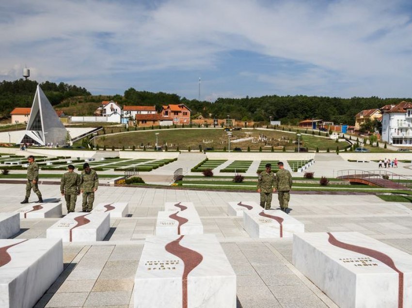 Maturantët nga Shqipëria (ende) nuk e kanë vizituar Kompleksin Memorial në Prekaz të Drenicës(!)