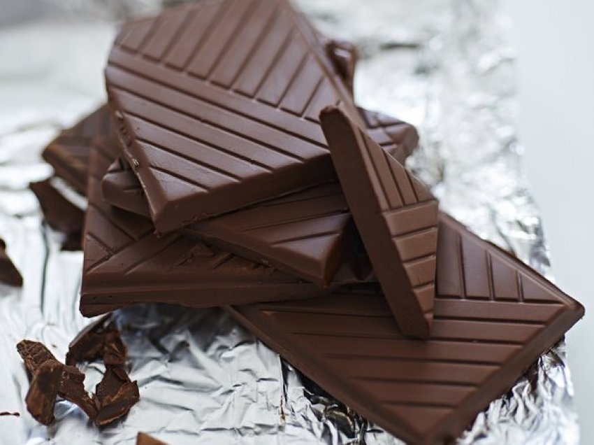 Çokollata në mëngjes mund t’ju ndihmojë të bini në peshë? Ja çfarë thotë studimi i ri