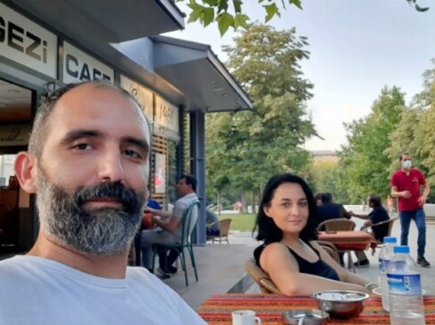 Fitore Pacolli dhe Artan Abrashi lajmërohen nga Stambolli