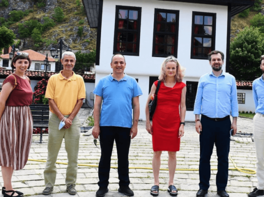 Raportuesja e Parlamentit Evropian viziton monumentet e trashëgiminë kulturore në Prizren