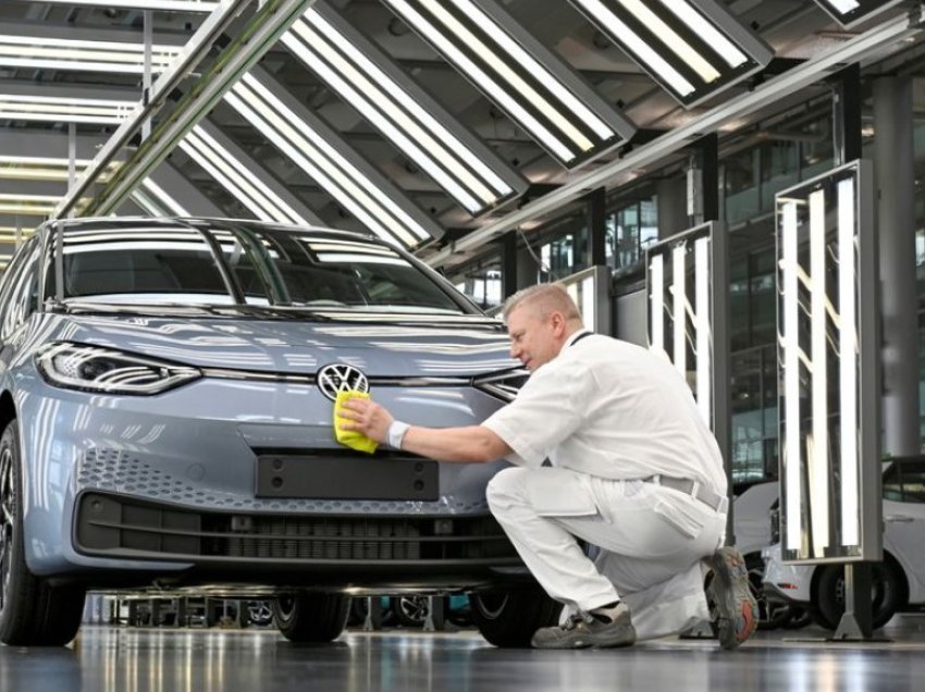 Volkswagen do të ndalojë shitjet e makinave me djegie të brendshme në Evropë në vitin 2035