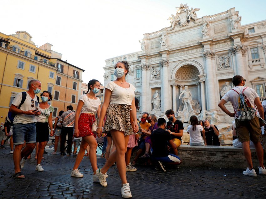  Italia pret turistët e huaj, pa maska