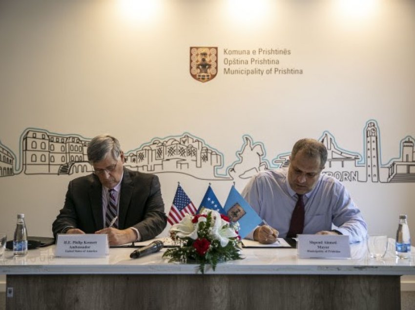 ​Komuna e Prishtinës i jep Ambasadës Amerikane pronë për ndërtimin e Rezidencës