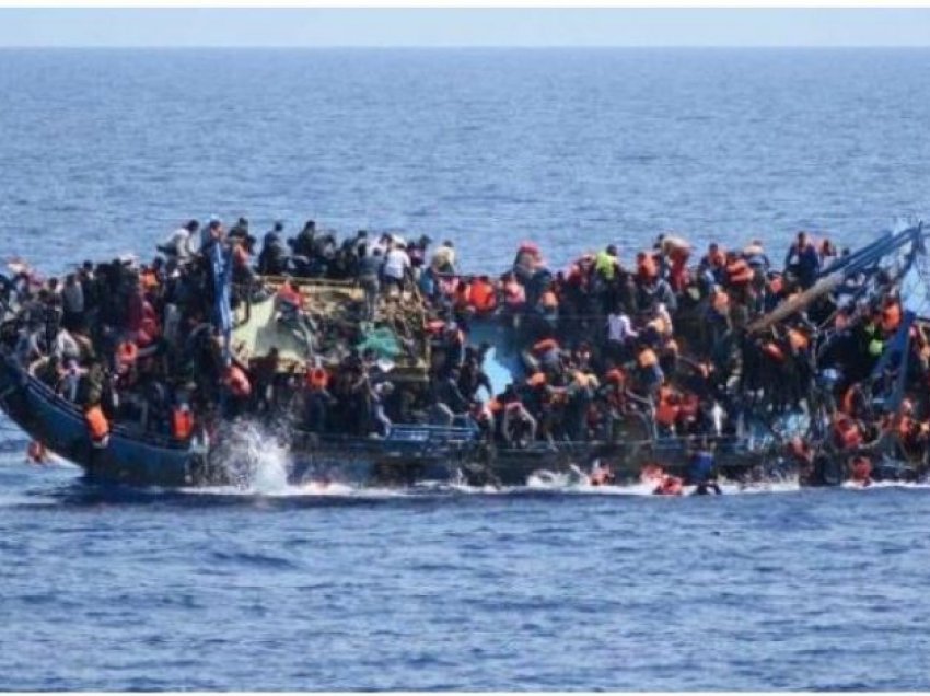 Përmbyset anija në Itali, vdesin 7 emigrantë