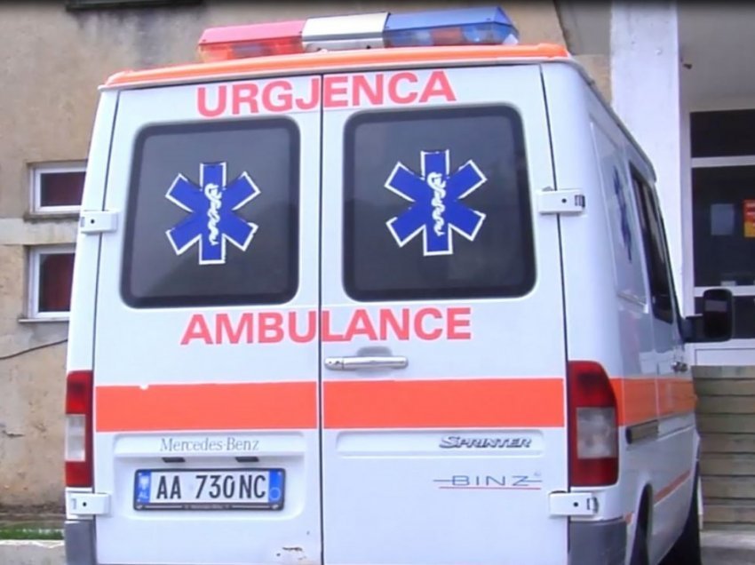 Konflikt me sende të forta mes disa personave në Elbasan/ Njëri përfundon në spital