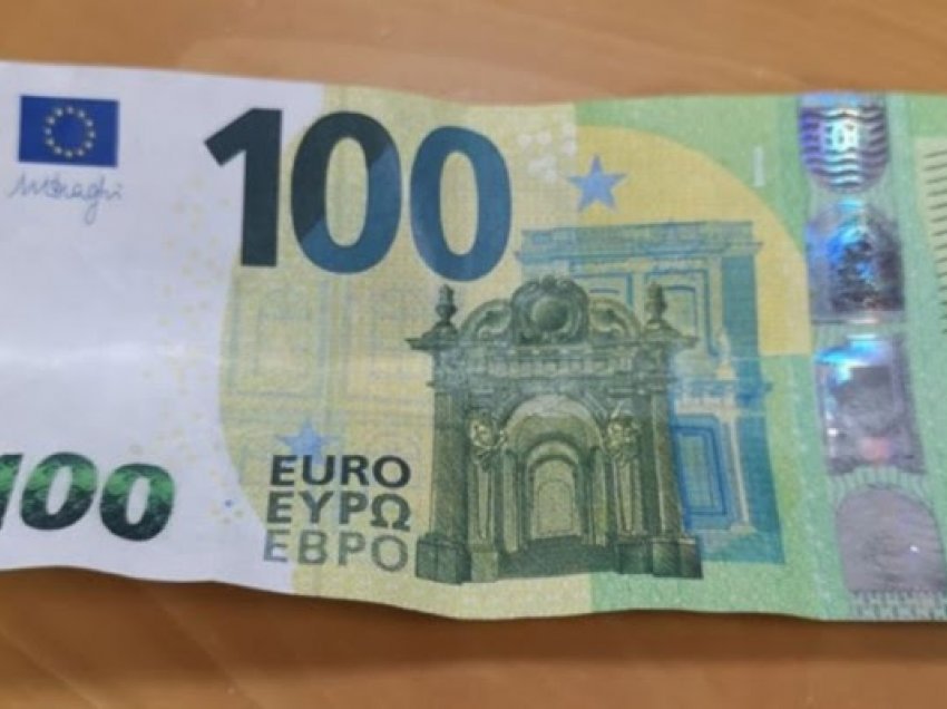 Me 100 euro false tentoi të blinte gjësende në një market në Prizren