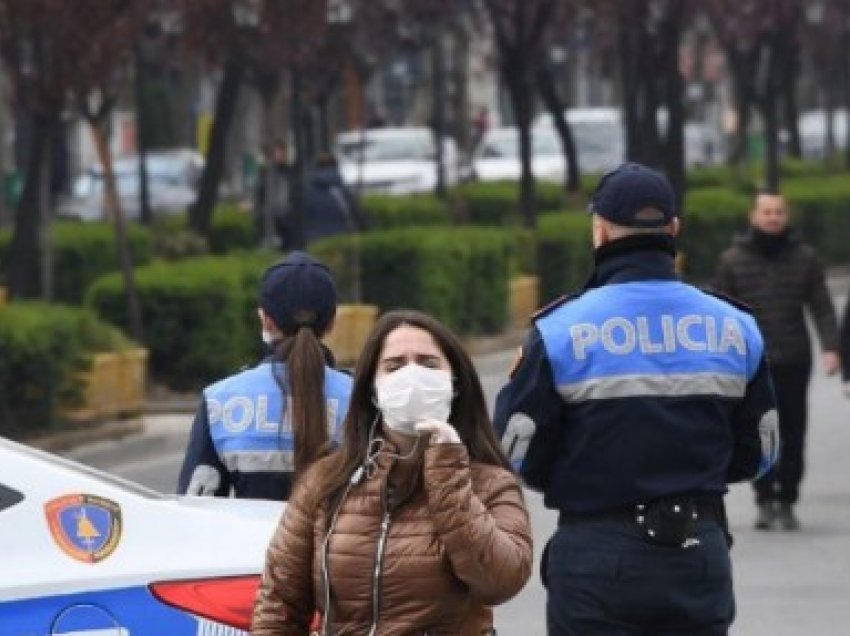 Bulqizë/ Policia inspekton thyerjen e masave ndaj Covid-19, banorët lëvizin të qetë pa maska