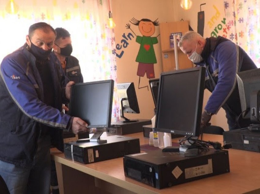 ​KEDS dhuron 50 kompjuterë për SOS Fshatrat e Fëmijëve