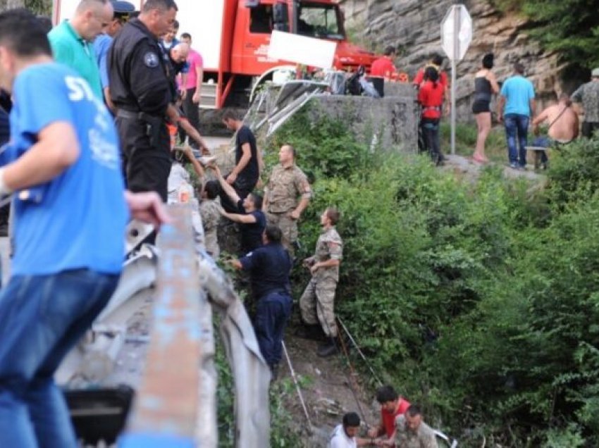 Gjashtë ukrainas vdesin në Poloni pasi autobusi i tyre ra në një kanal