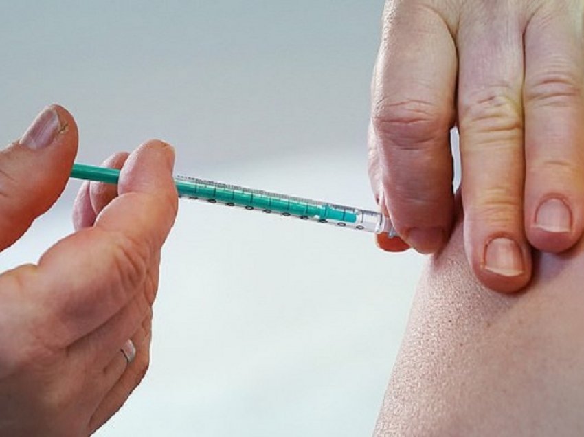 Austria pezullon vaksinat AstraZeneca/ Një grua humbi jetën, një tjetër është në gjendje të rëndë