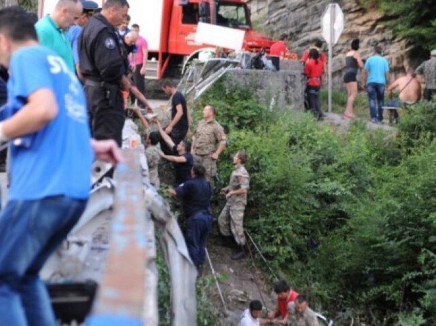 Gjashtë ukrainas vdesin në Poloni pasi autobusi i tyre bie në kanal