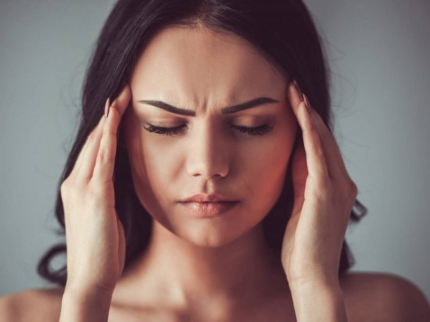 6 mënyra natyrale për të lehtësuar simptomat e migrenës