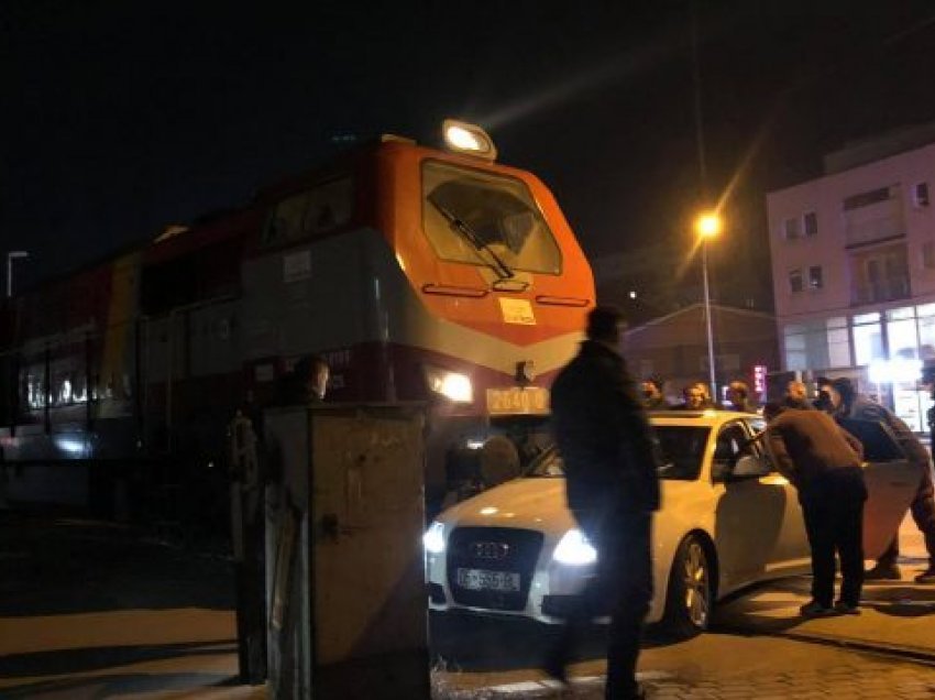 Treni goditi veturën, komuna e Ferizajt kërkon përgjegjësi nga autoritetet hekurudhore