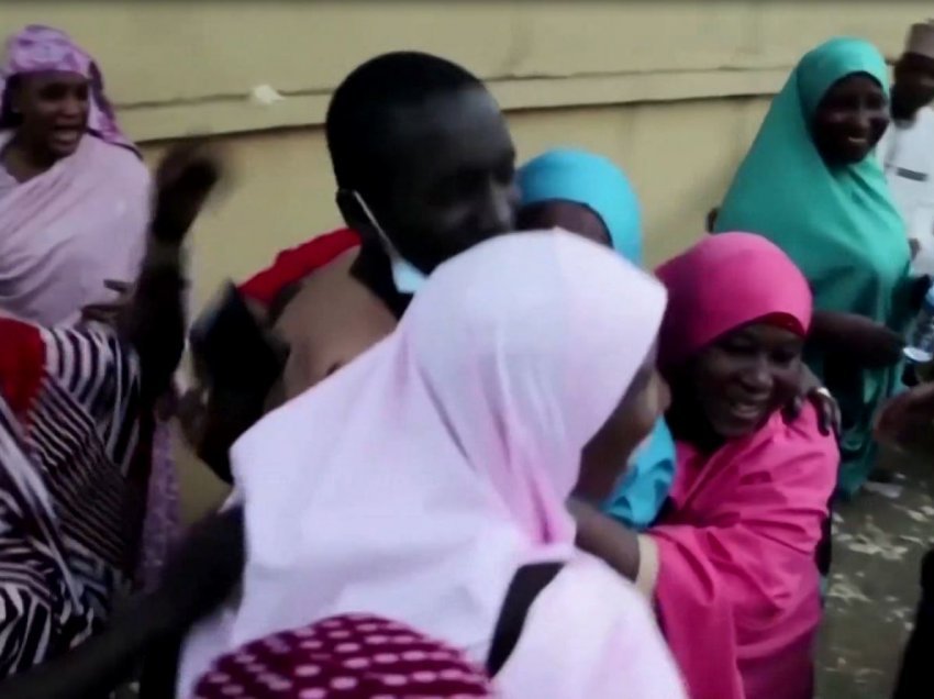 Nigeria nuk gjen qetësi, rrëmbehen 30 vajza të një shkolle