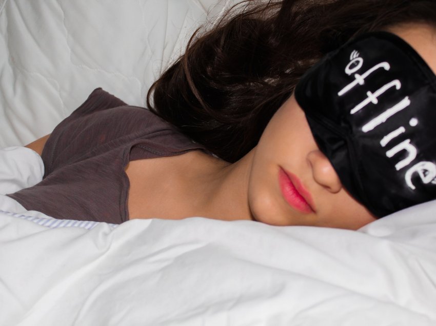 Si ndikon cilësia e gjumit në jetën tonë të përditshme?