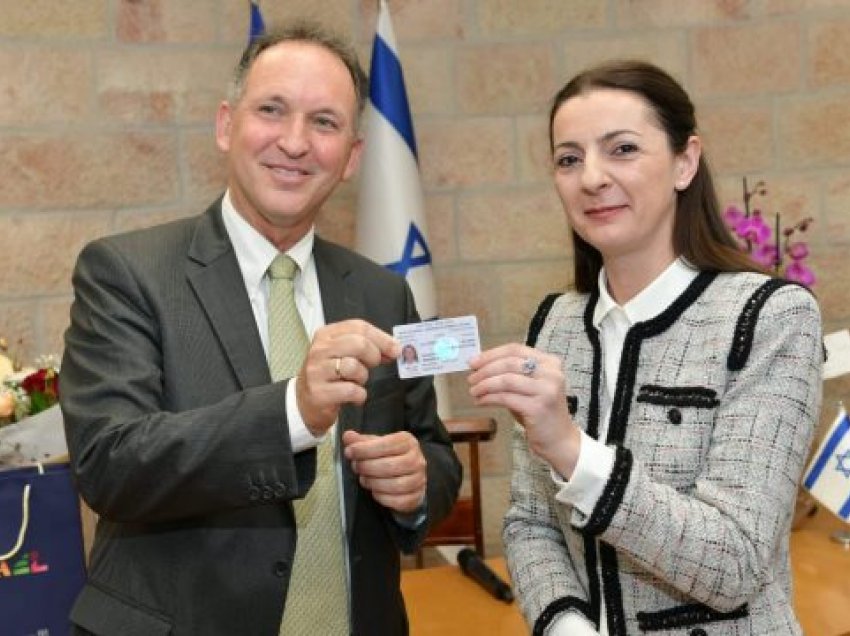 Ines Demiri merr kartelën identifikuese prej diplomateje në Izrael