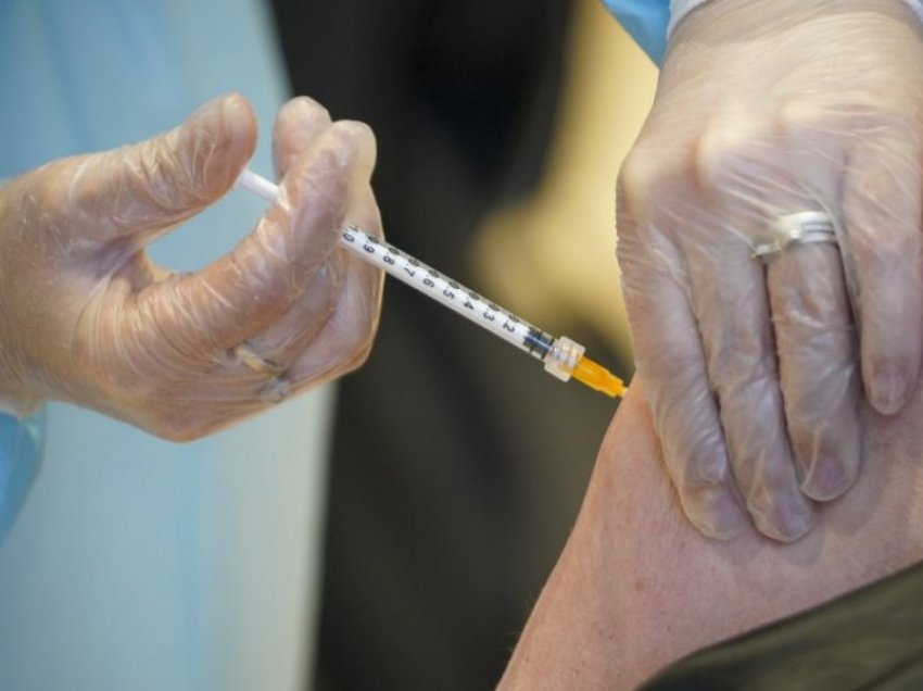 Holanda pezullon vaksinën “AstraZeneca”