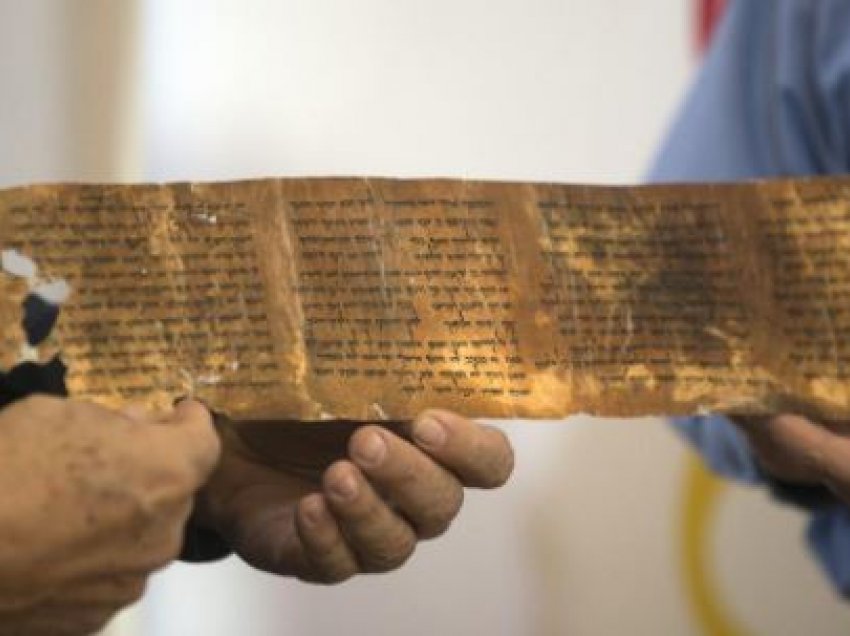 Zbulohen tekste biblike 2000- vjeçare në një shpellë në Izrael 