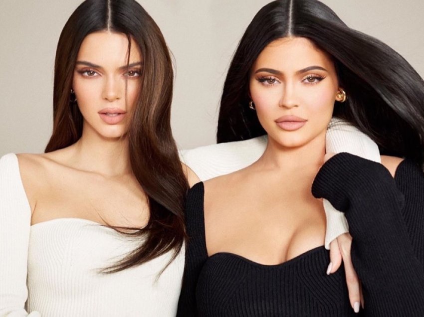 Kylie dhe Kendall bënë makeup të dehura dhe look-u përfundimtar s’duhet humbur!