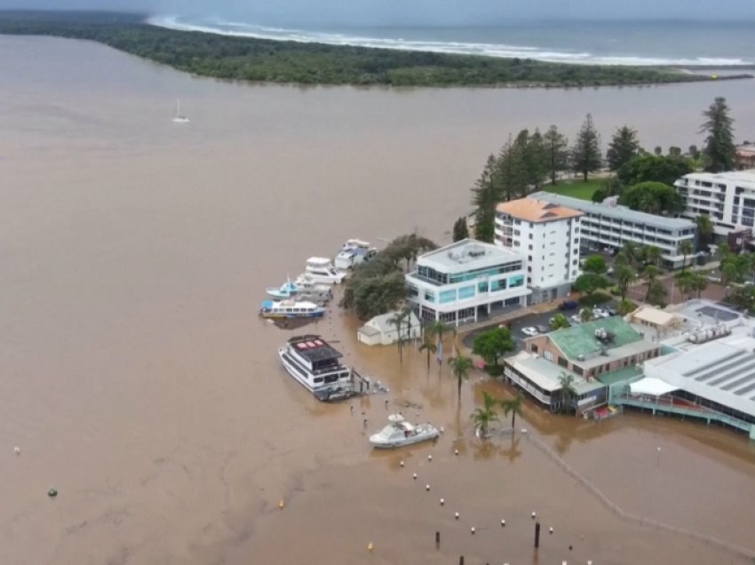 Përmbytjet në Australi detyrojnë shpërnguljen e mijëra banorëve 