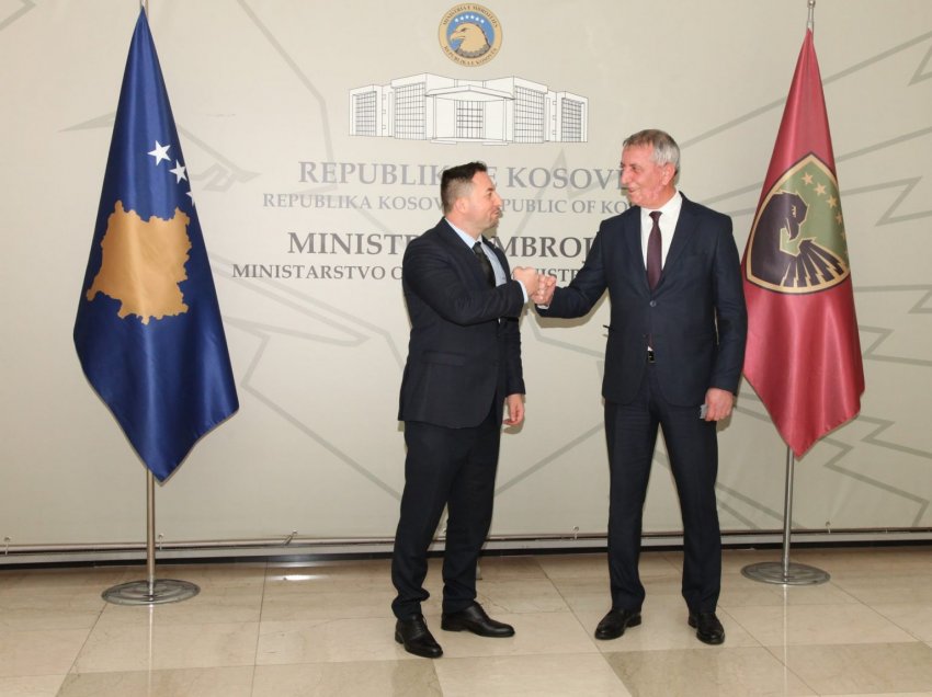 Ministri i ri i Mbrojtjes: Ushtria e Kosovës duhet të jetë e gatshme edhe për misione luftarake, jo vetëm paqësore