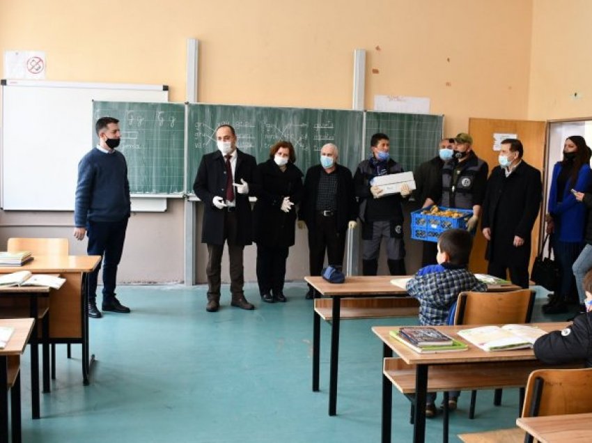 Nxënësit e Prizrenit do të kenë shujtat në shkolla