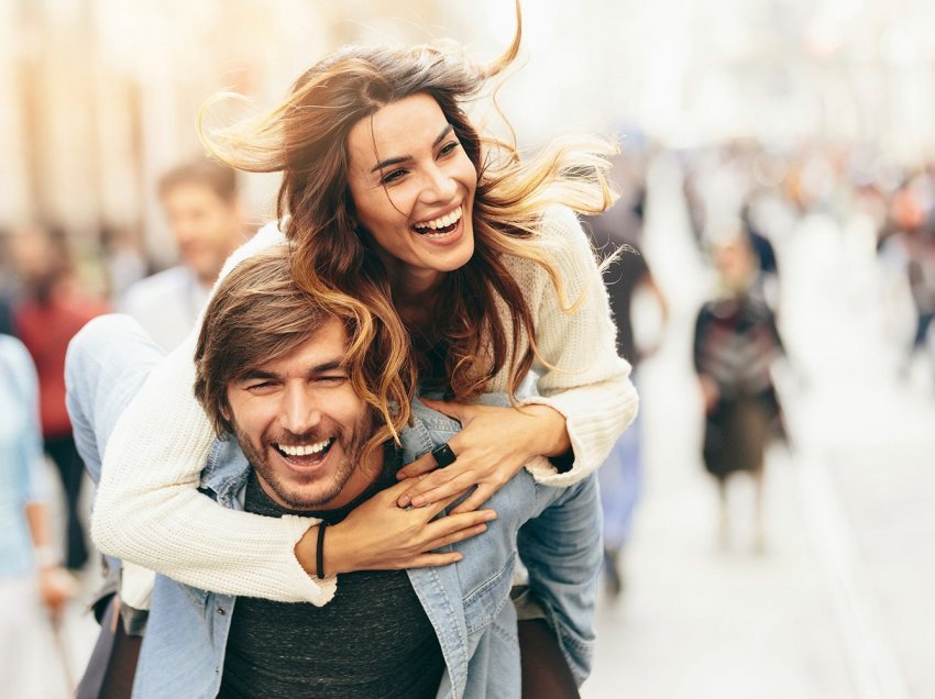 Nëse doni lumturi, këto 5 gjëra duhet t’i bëni patjetër bashkë si çift!